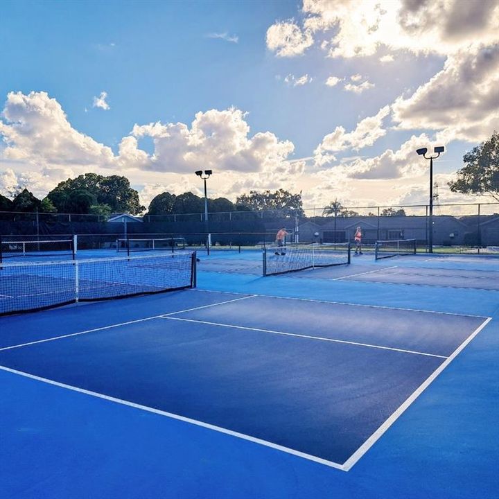 For Sale: $329,900 (2 beds, 2 baths, 1678 Square Feet)