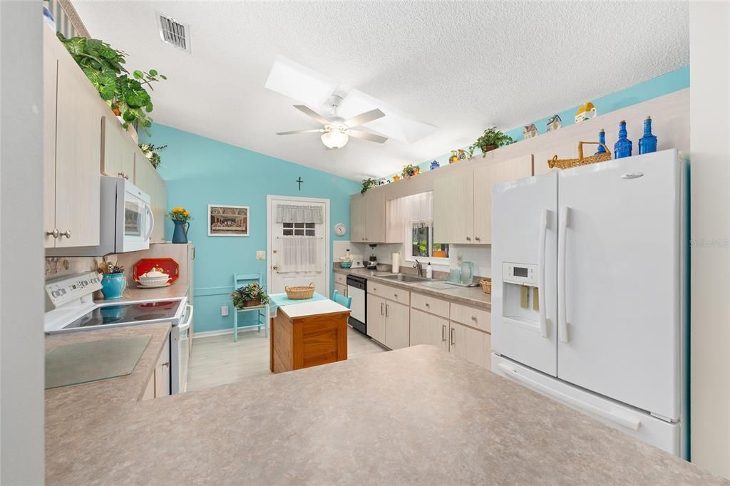 For Sale: $329,900 (2 beds, 2 baths, 1678 Square Feet)