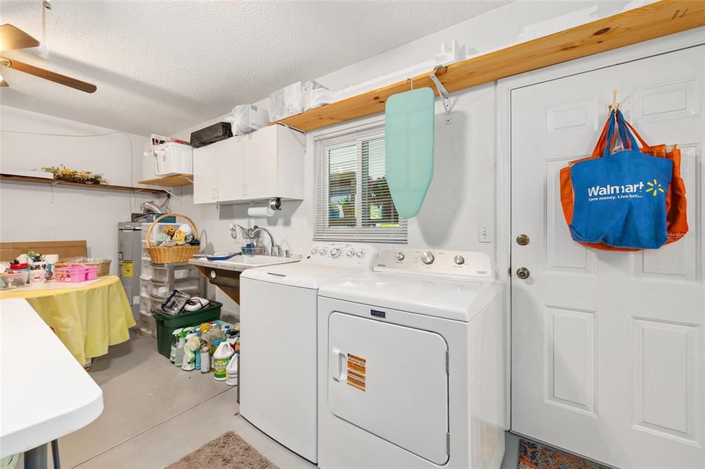 For Sale: $329,900 (2 beds, 2 baths, 1678 Square Feet)