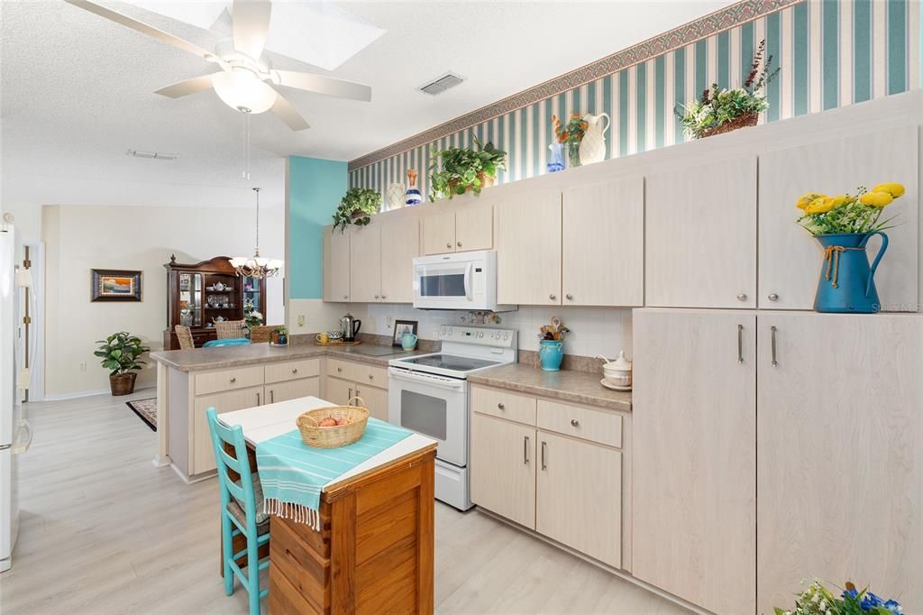 For Sale: $329,900 (2 beds, 2 baths, 1678 Square Feet)