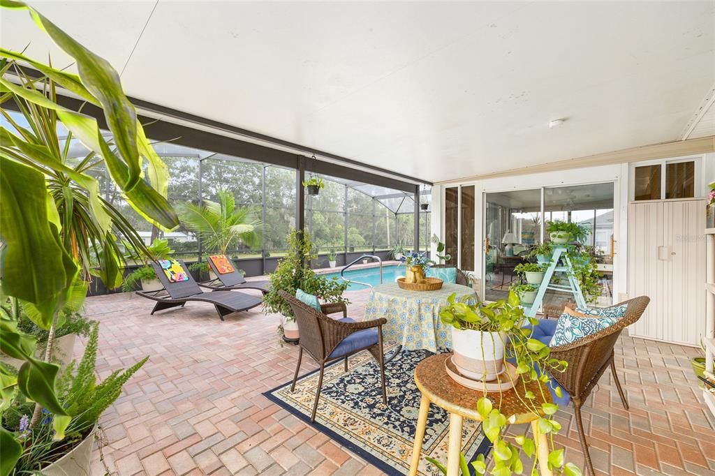 For Sale: $329,900 (2 beds, 2 baths, 1678 Square Feet)