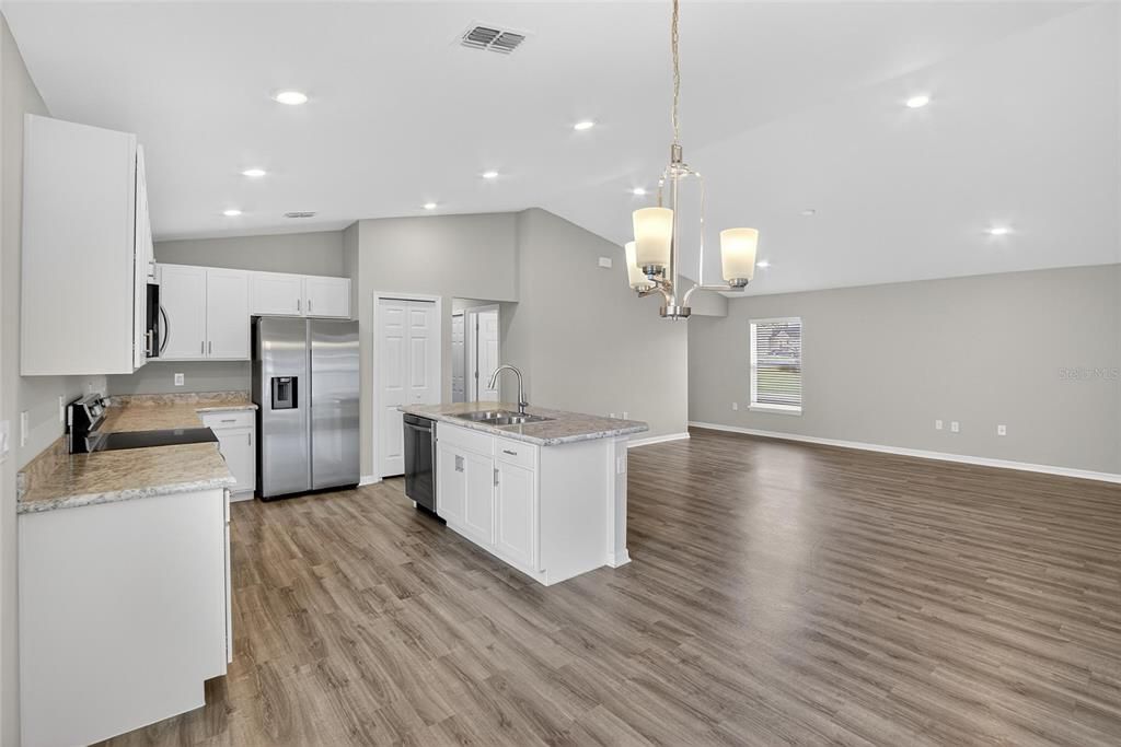 En Venta: $332,000 (3 camas, 2 baños, 1492 Pies cuadrados)