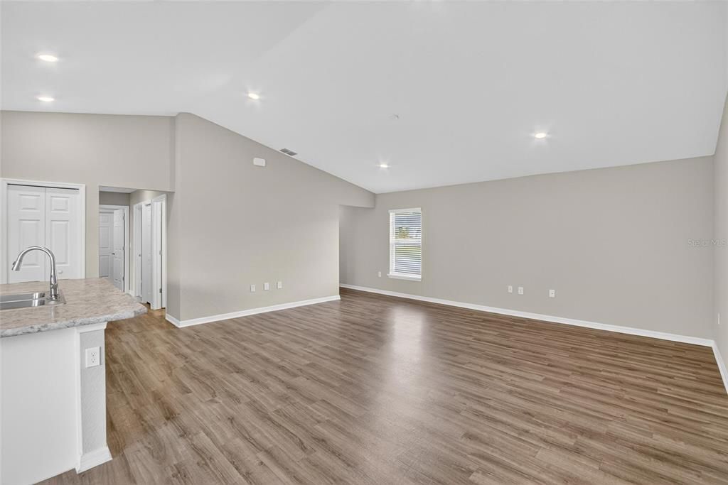 En Venta: $332,000 (3 camas, 2 baños, 1492 Pies cuadrados)