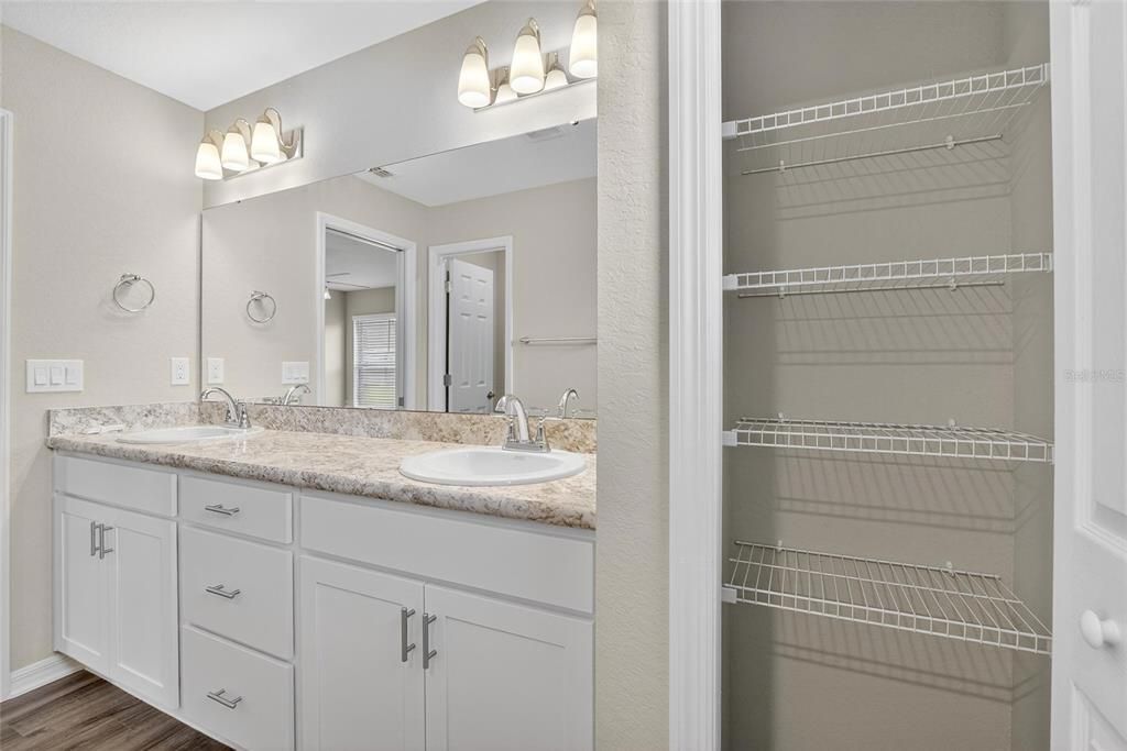 En Venta: $332,000 (3 camas, 2 baños, 1492 Pies cuadrados)