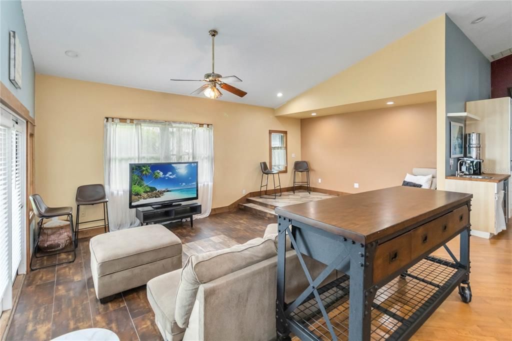 待售: $785,000 (3 贝兹, 2 浴室, 2520 平方英尺)