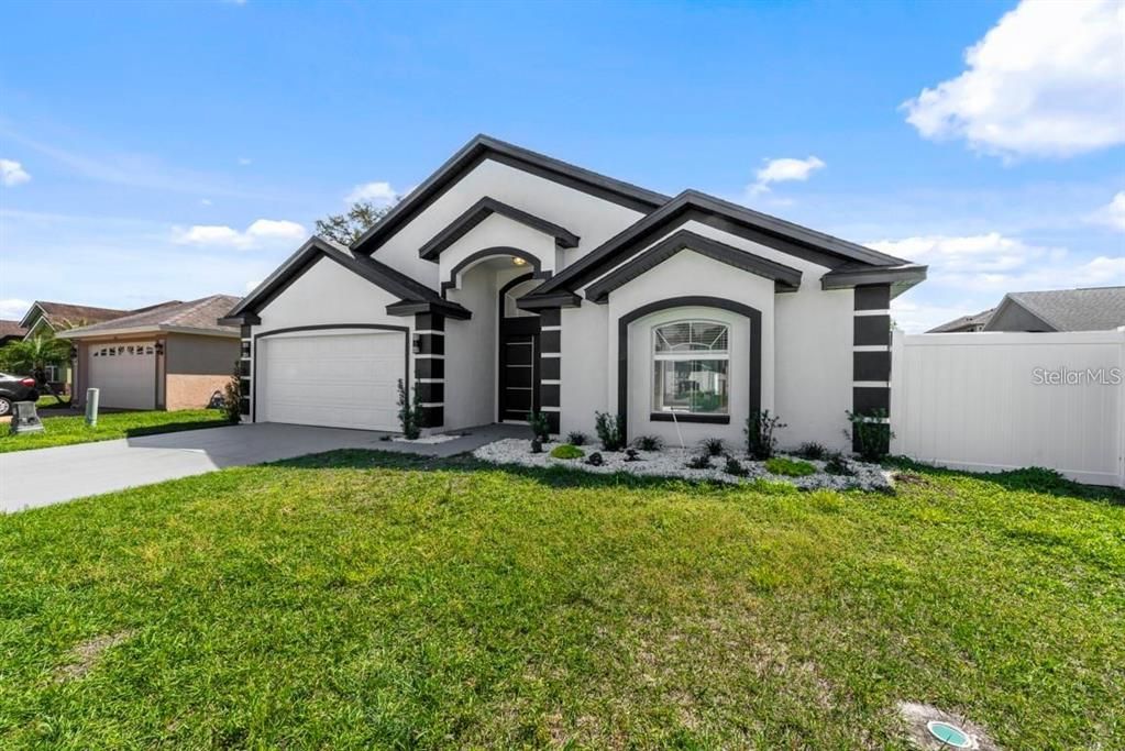 合同活跃: $2,700 (3 贝兹, 3 浴室, 1812 平方英尺)