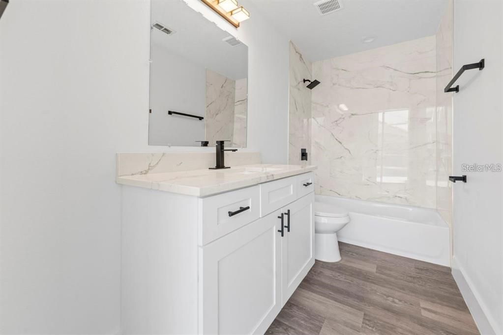 合同活跃: $2,700 (3 贝兹, 3 浴室, 1812 平方英尺)