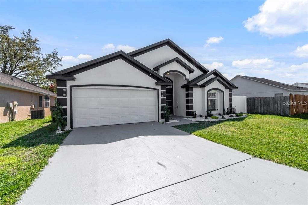 合同活跃: $2,700 (3 贝兹, 3 浴室, 1812 平方英尺)