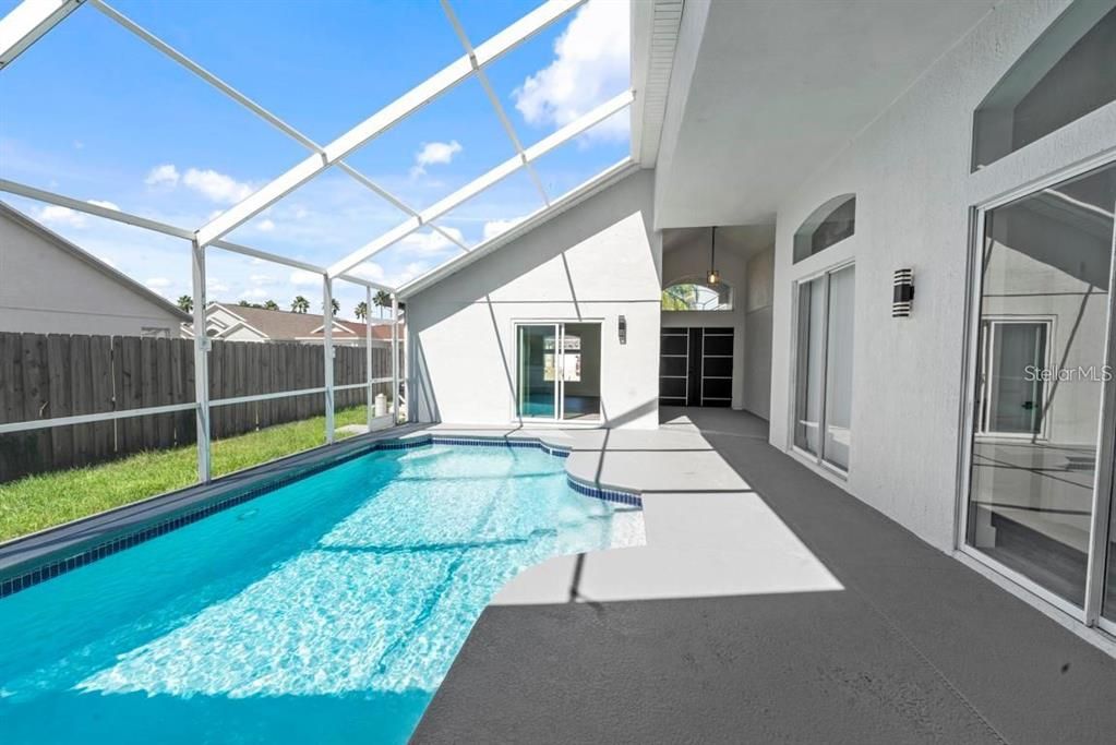 合同活跃: $2,700 (3 贝兹, 3 浴室, 1812 平方英尺)