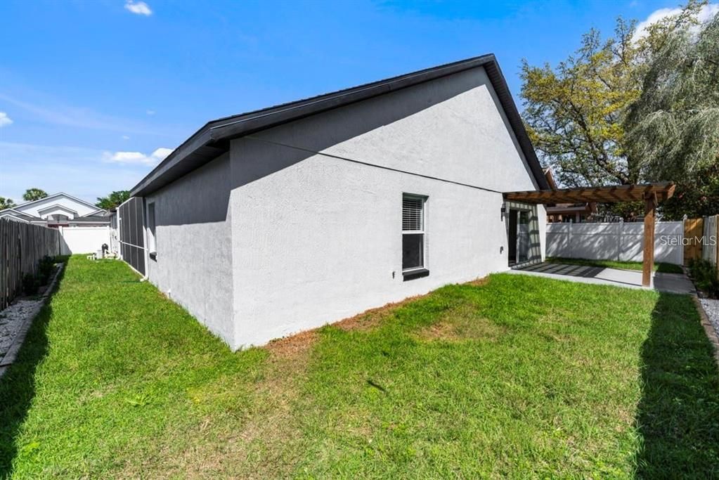 合同活跃: $2,700 (3 贝兹, 3 浴室, 1812 平方英尺)