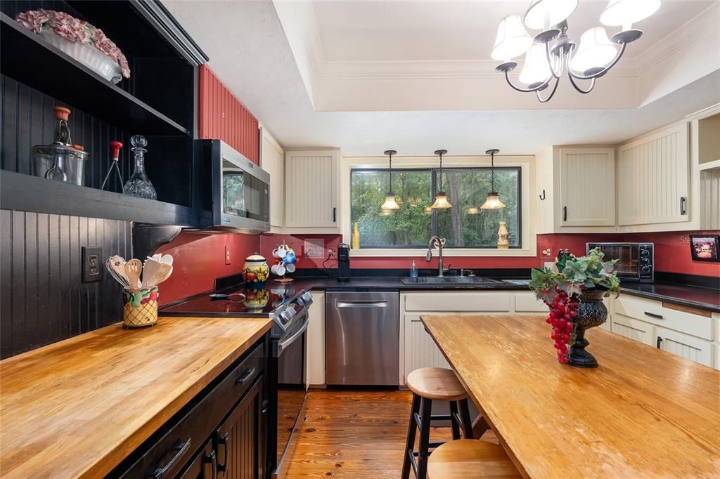 En Venta: $549,000 (4 camas, 3 baños, 2524 Pies cuadrados)