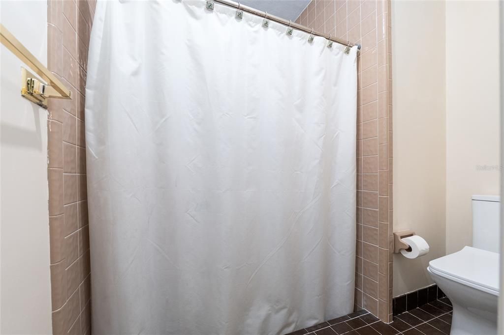 En Venta: $549,000 (4 camas, 3 baños, 2524 Pies cuadrados)