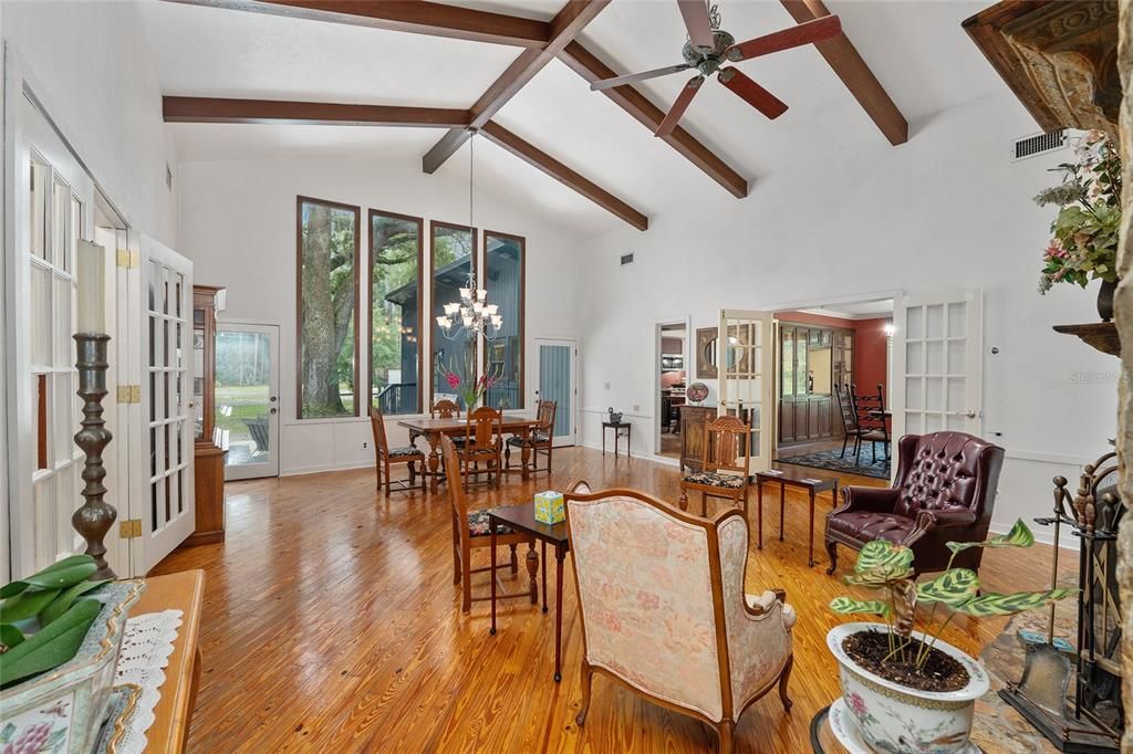 En Venta: $549,000 (4 camas, 3 baños, 2524 Pies cuadrados)