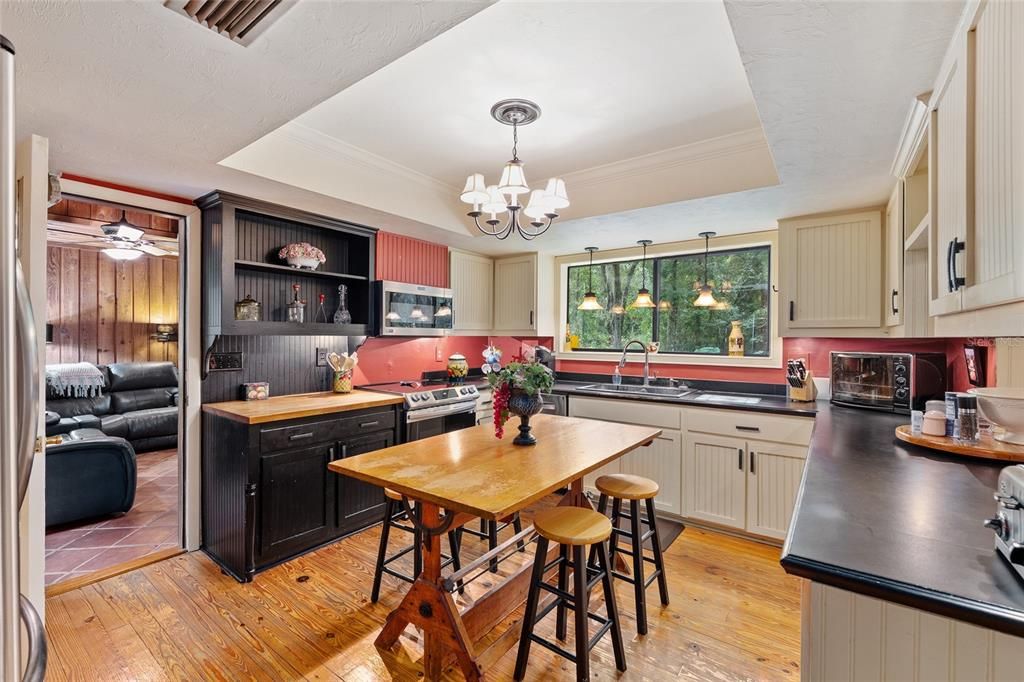 En Venta: $549,000 (4 camas, 3 baños, 2524 Pies cuadrados)