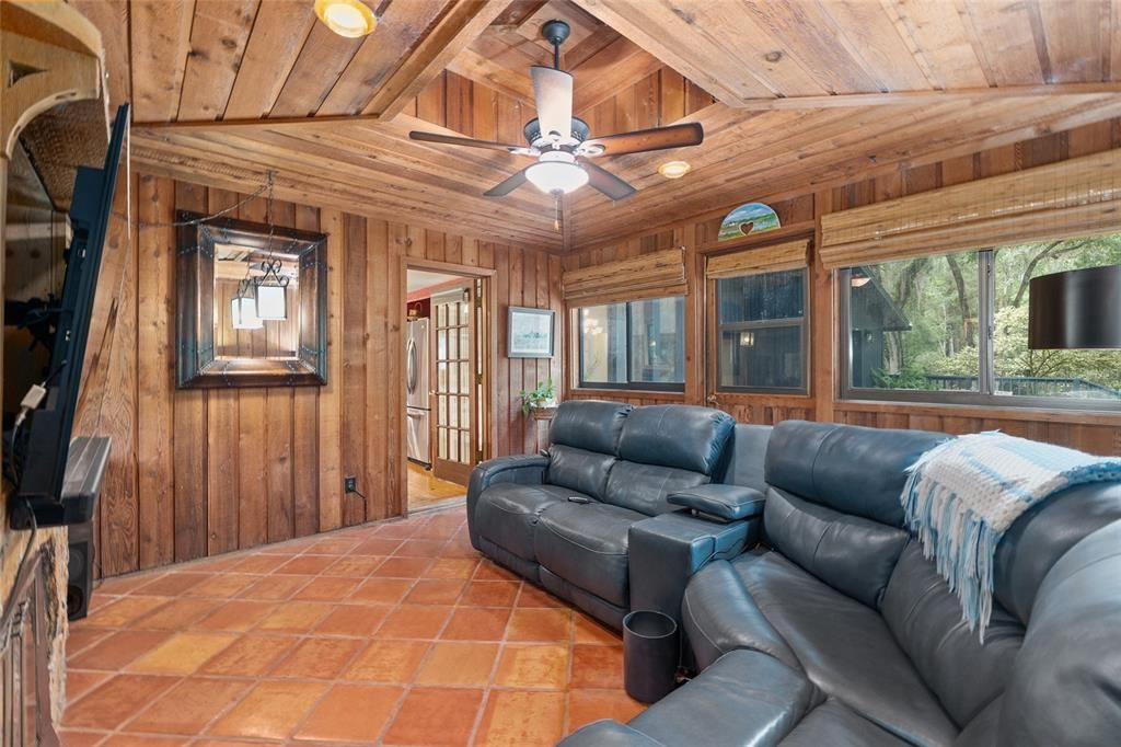 En Venta: $549,000 (4 camas, 3 baños, 2524 Pies cuadrados)