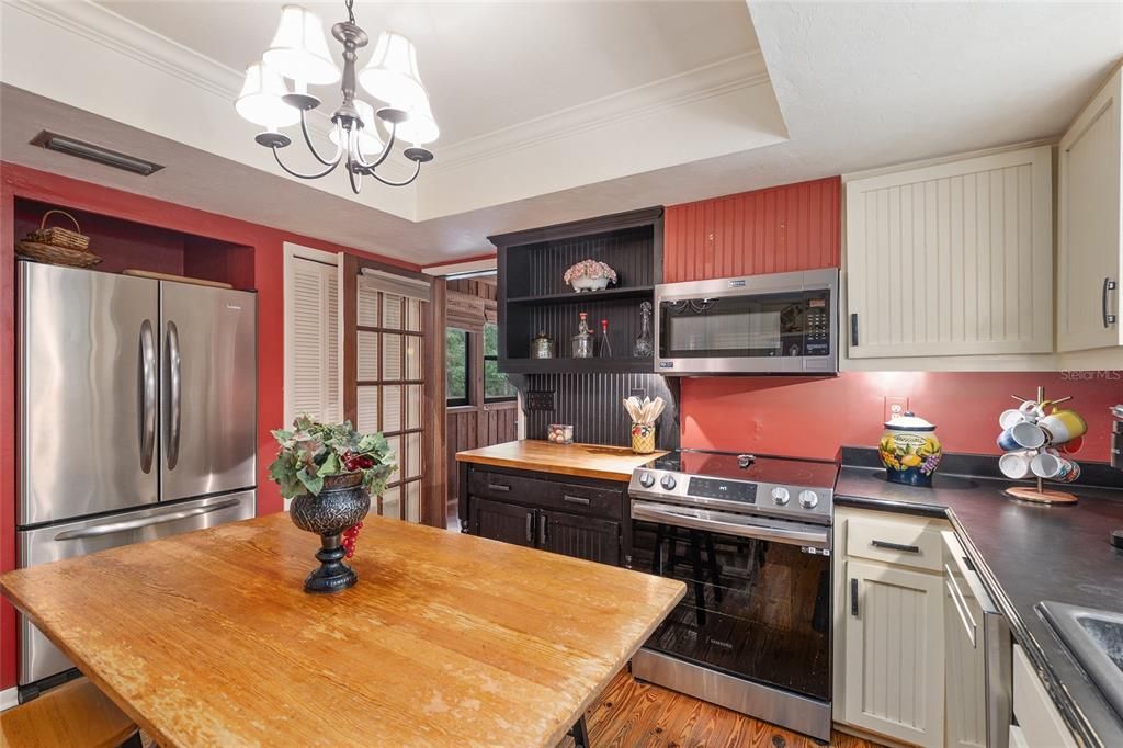 En Venta: $549,000 (4 camas, 3 baños, 2524 Pies cuadrados)