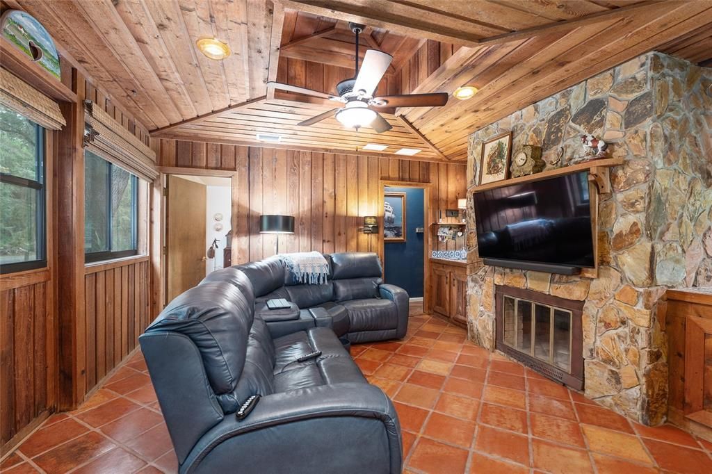 En Venta: $549,000 (4 camas, 3 baños, 2524 Pies cuadrados)