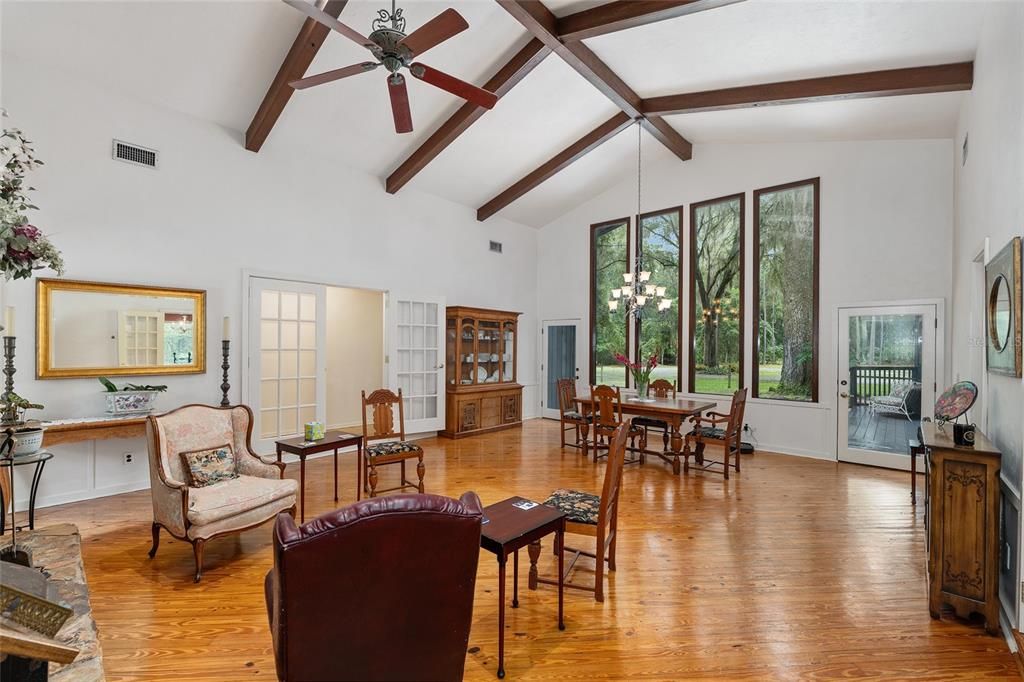 En Venta: $549,000 (4 camas, 3 baños, 2524 Pies cuadrados)