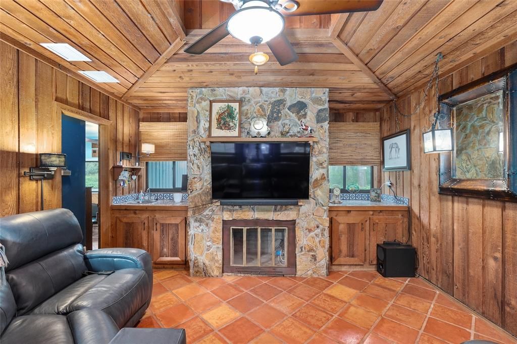 En Venta: $549,000 (4 camas, 3 baños, 2524 Pies cuadrados)