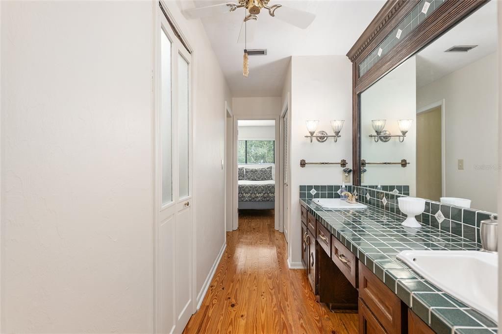 En Venta: $549,000 (4 camas, 3 baños, 2524 Pies cuadrados)