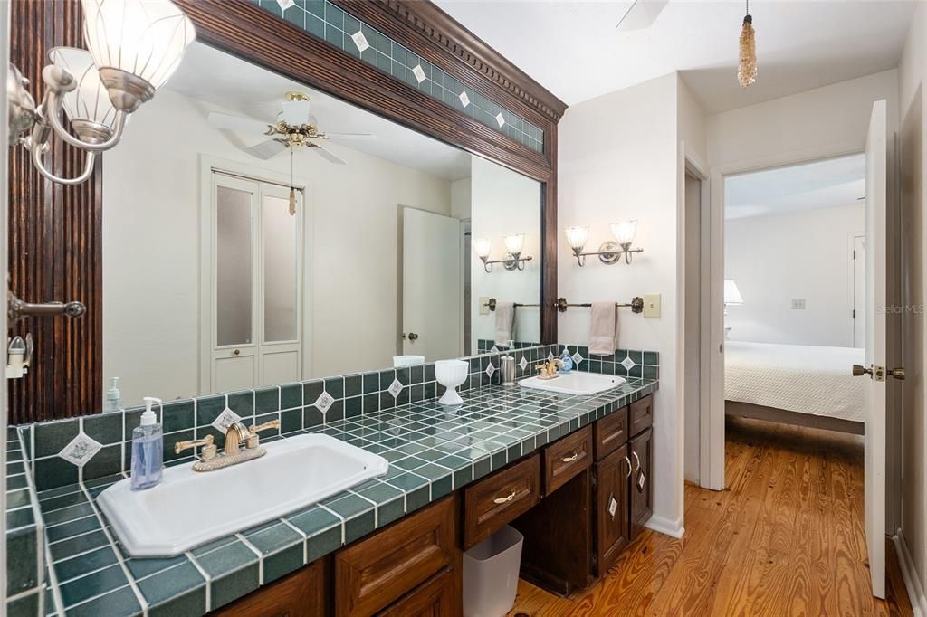 En Venta: $549,000 (4 camas, 3 baños, 2524 Pies cuadrados)