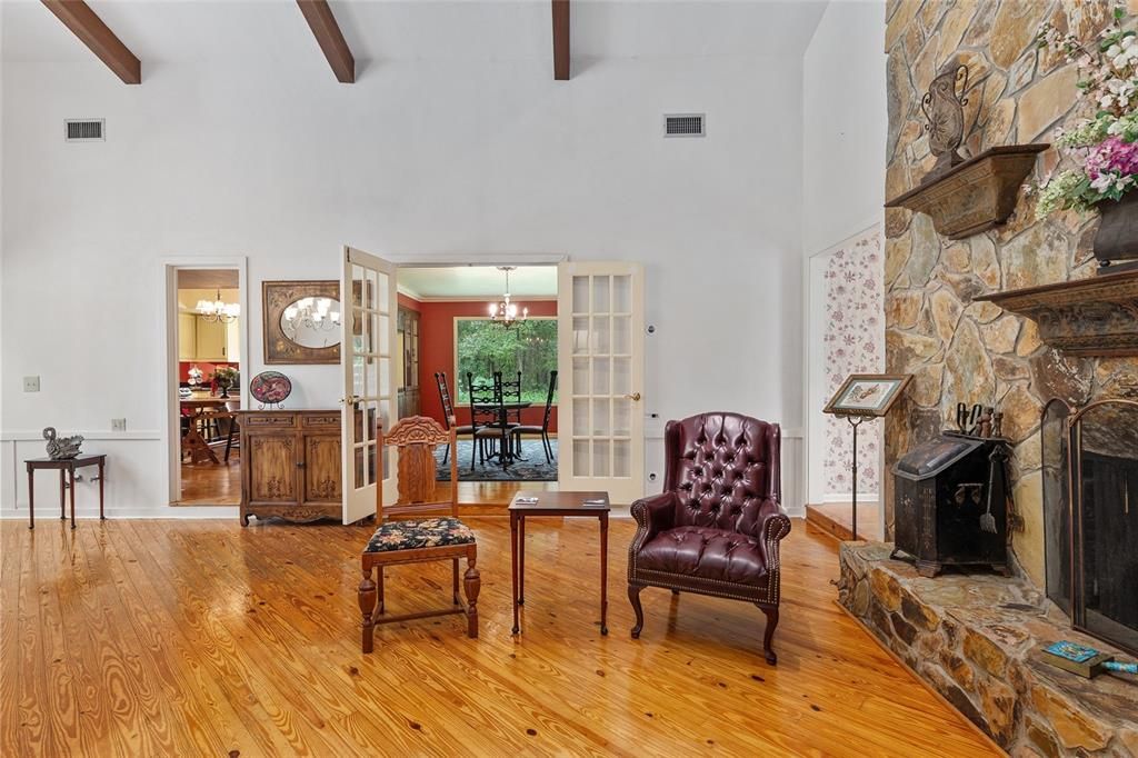 En Venta: $549,000 (4 camas, 3 baños, 2524 Pies cuadrados)