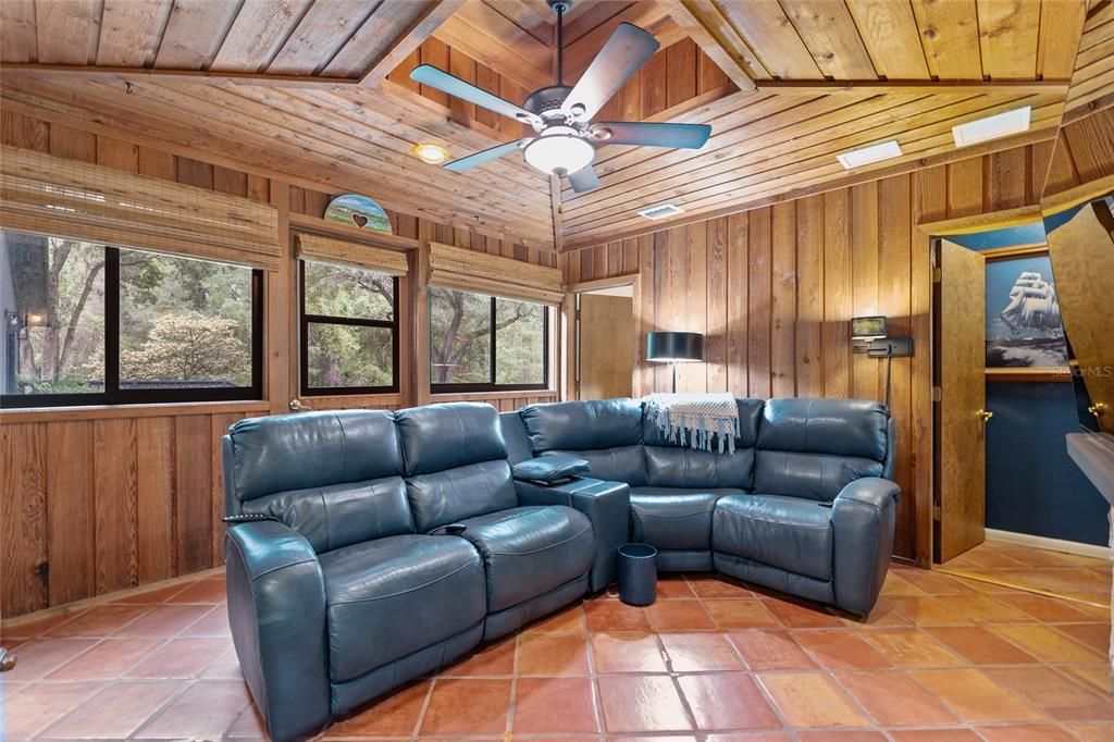 En Venta: $549,000 (4 camas, 3 baños, 2524 Pies cuadrados)