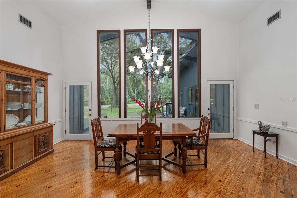 En Venta: $549,000 (4 camas, 3 baños, 2524 Pies cuadrados)