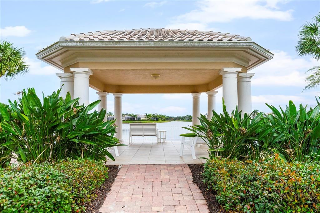 For Rent: $2,495 (3 beds, 2 baths, 1672 Square Feet)