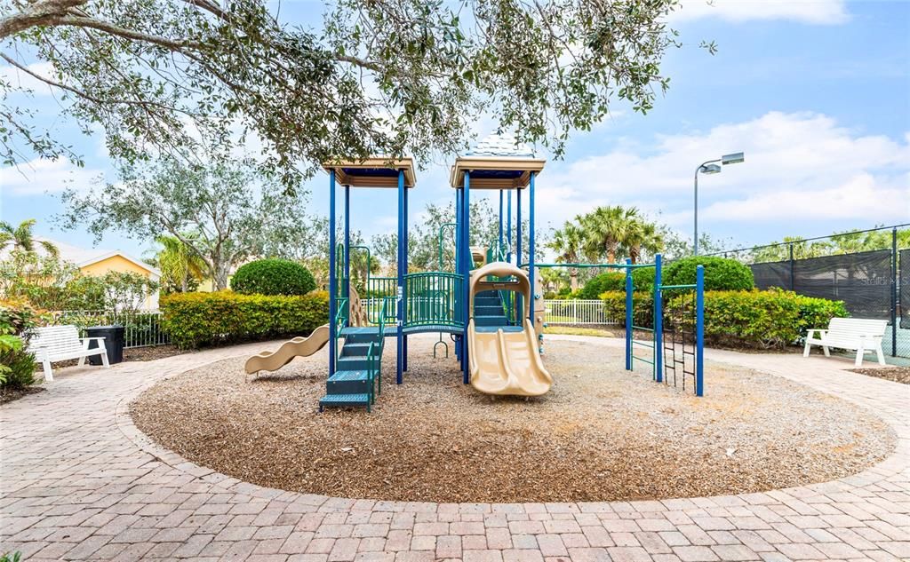 For Rent: $2,495 (3 beds, 2 baths, 1672 Square Feet)