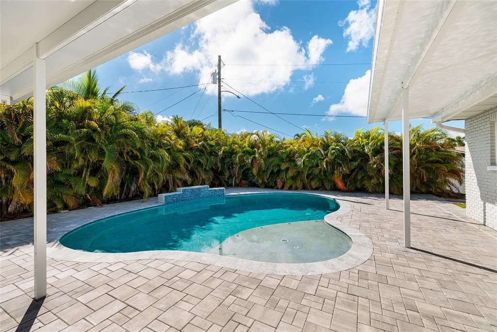 Active With Contract: $335,000 (3 beds, 2 baths, 1338 Square Feet)