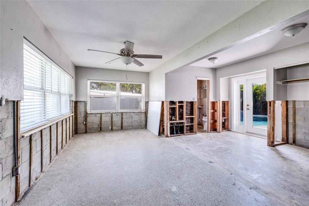 Active With Contract: $335,000 (3 beds, 2 baths, 1338 Square Feet)