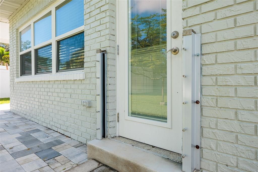 Active With Contract: $335,000 (3 beds, 2 baths, 1338 Square Feet)