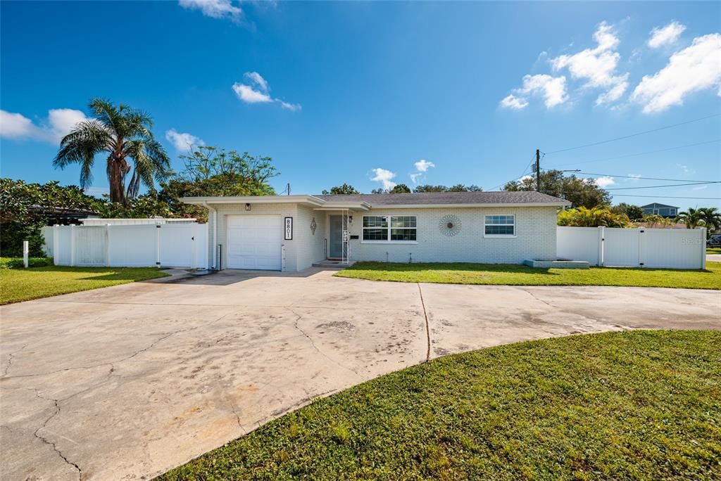 Active With Contract: $335,000 (3 beds, 2 baths, 1338 Square Feet)