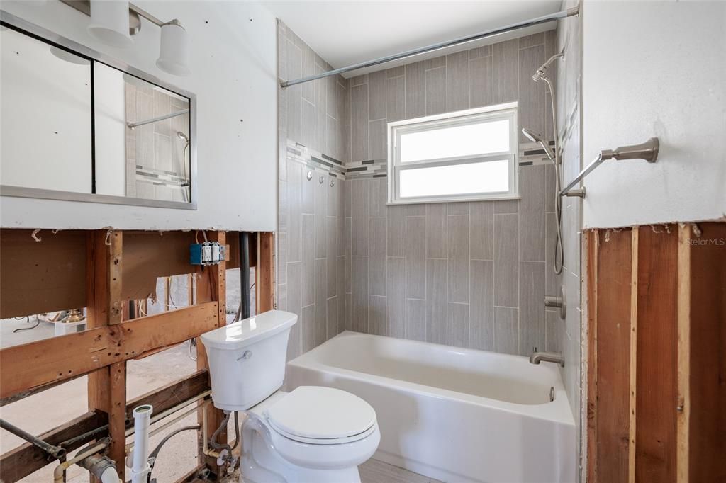 Active With Contract: $335,000 (3 beds, 2 baths, 1338 Square Feet)