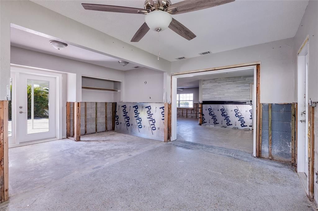 Active With Contract: $335,000 (3 beds, 2 baths, 1338 Square Feet)