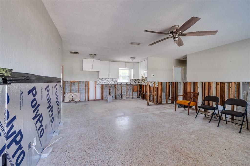 Active With Contract: $335,000 (3 beds, 2 baths, 1338 Square Feet)