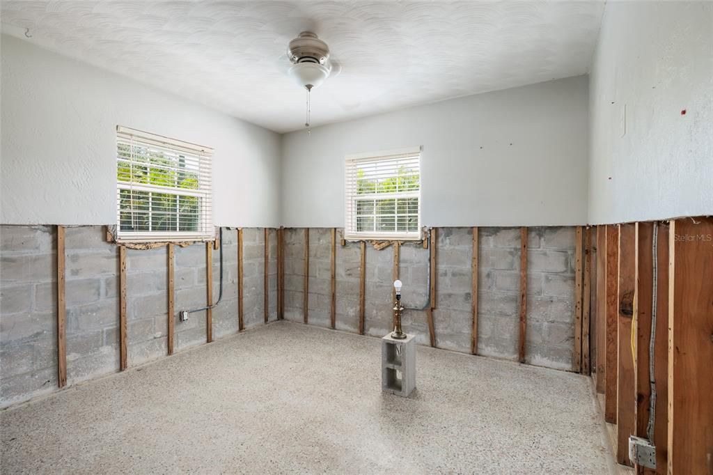 Active With Contract: $335,000 (3 beds, 2 baths, 1338 Square Feet)