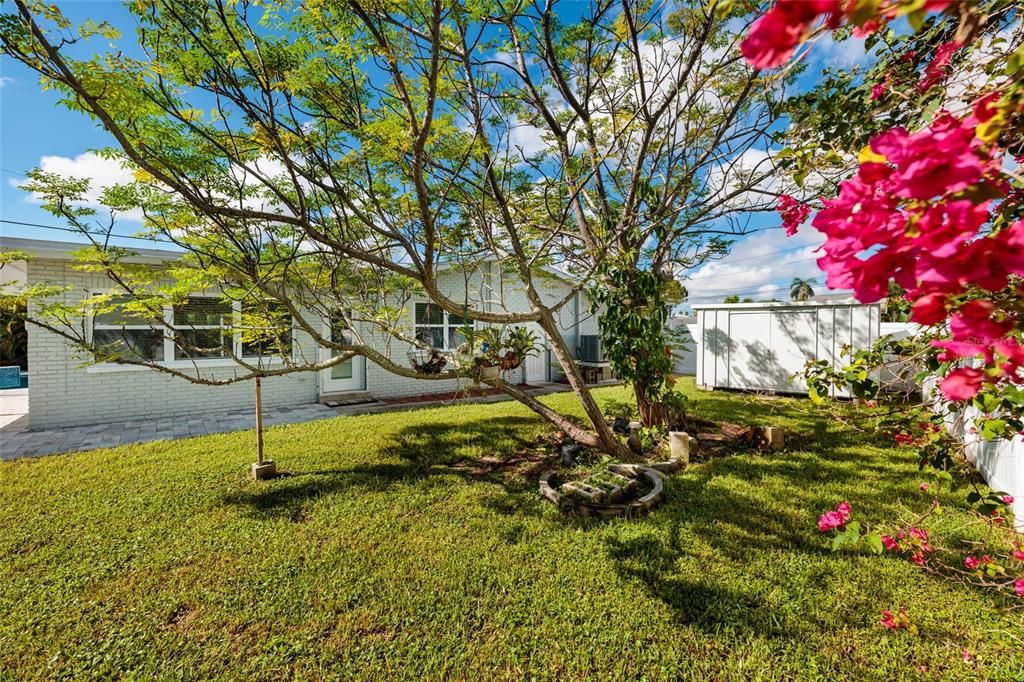 Active With Contract: $335,000 (3 beds, 2 baths, 1338 Square Feet)