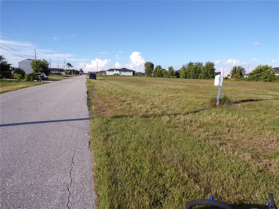 На продажу: $35,990 (0.23 acres)