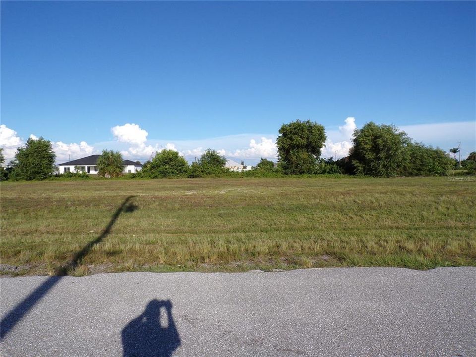 На продажу: $35,990 (0.23 acres)