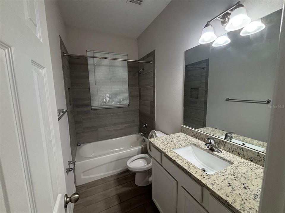 出租: $2,400 (4 贝兹, 3 浴室, 1838 平方英尺)