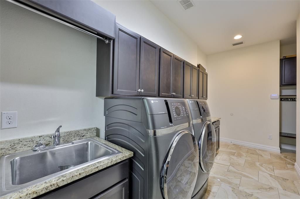 Active With Contract: $1,250,000 (6 beds, 4 baths, 4857 Square Feet)