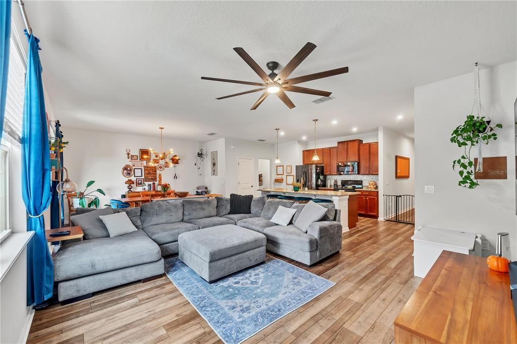 Active With Contract: $399,900 (4 beds, 2 baths, 2461 Square Feet)