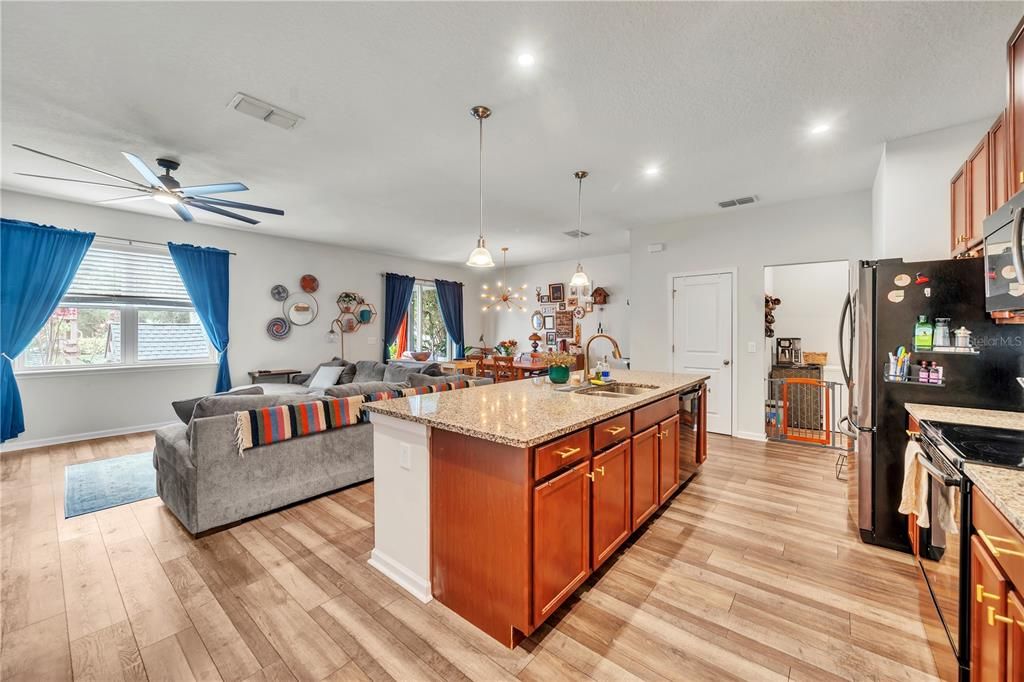 Active With Contract: $399,900 (4 beds, 2 baths, 2461 Square Feet)