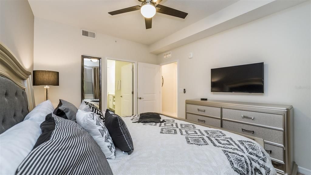 For Sale: $316,500 (2 beds, 2 baths, 1186 Square Feet)