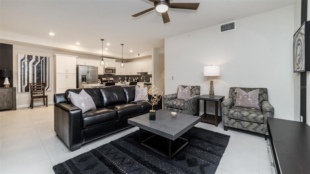 For Sale: $316,500 (2 beds, 2 baths, 1186 Square Feet)