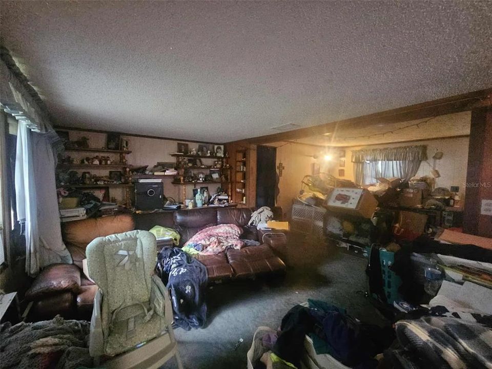 Под контрактом: $64,444 (5 спален, 2 ванн, 2206 Квадратных фут)