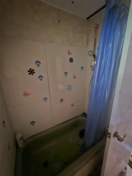 Под контрактом: $64,444 (5 спален, 2 ванн, 2206 Квадратных фут)