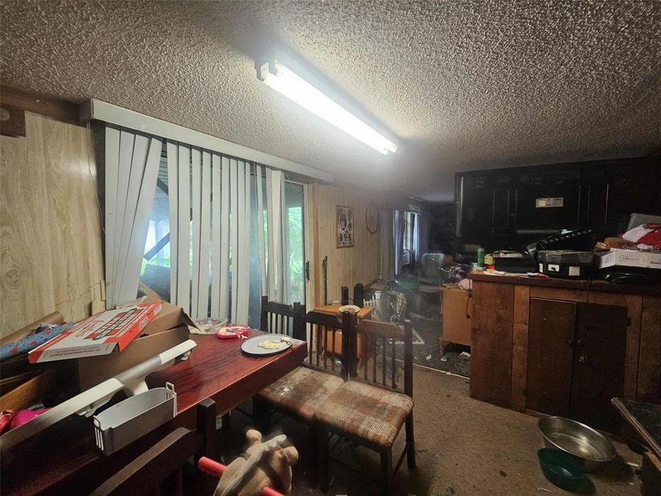 Под контрактом: $64,444 (5 спален, 2 ванн, 2206 Квадратных фут)